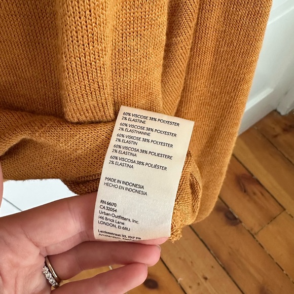 Anthropologie, Twist Front Balloon Sleeve Cropped Sweater in Mustard, Size S - Picture 7 of 7